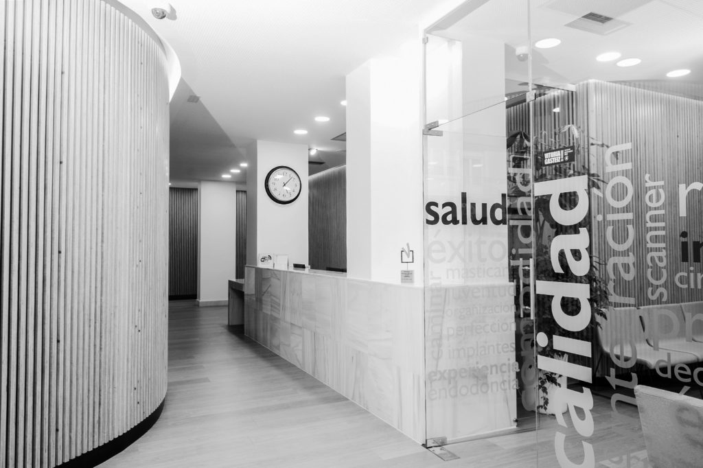 Fotografía de la Recepción de Klinik, Centro Médico y Dental. Vitoria