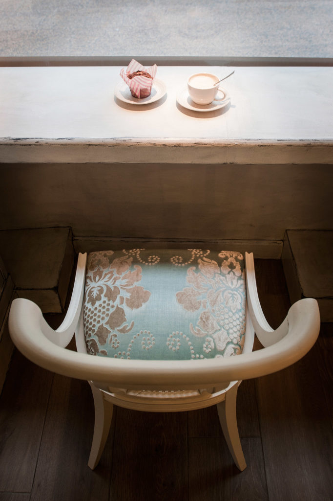 Fotografía de detalle del interior de La Crème, cakes & coffee. Vitoria